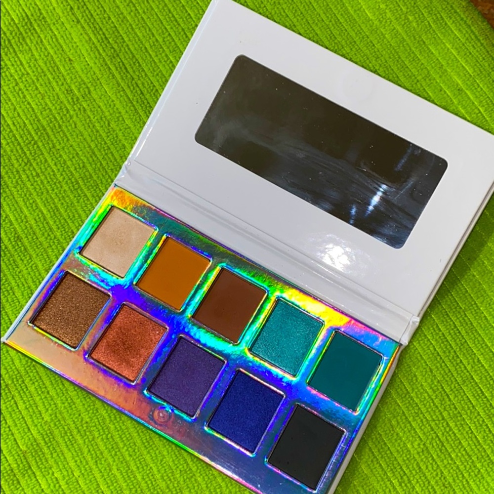 Crown Pro Palette